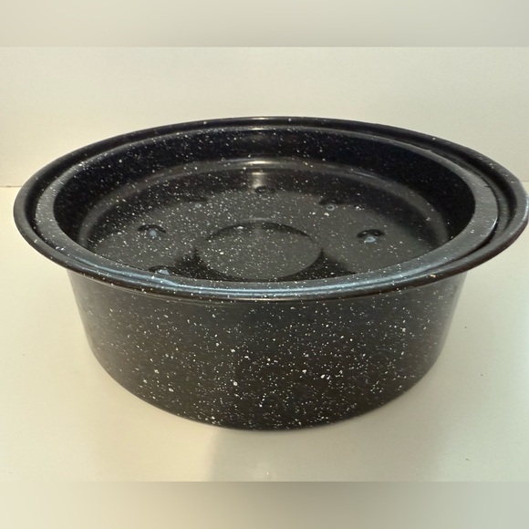 Classic Enamelware Black Speckled Medium Round Roaster Pan. Lightweight with Lid - Picture 7 of 8